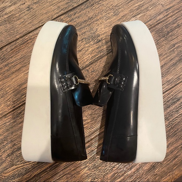 Celine Gold Chain Black Patent Leather Loafers 39. - Picture 6 of 11